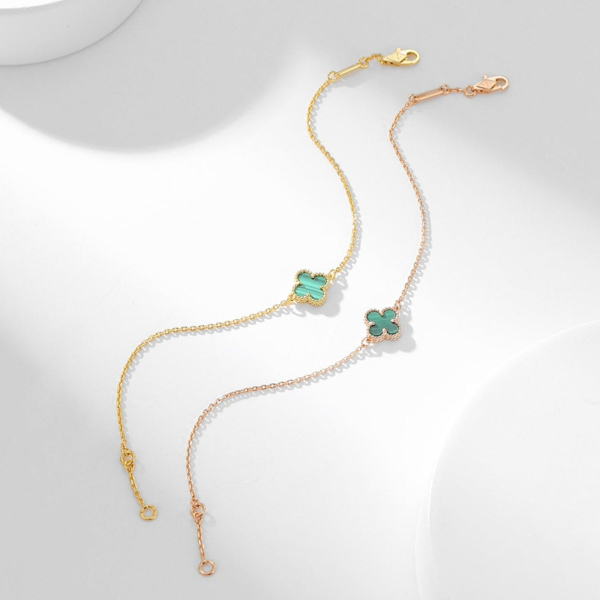 {
  "Resenly Jewelry": "Resenly Jewelry",
  "CLOVER BRACELET MALACHITE 1 MOTIF": "クローバーブレスレット マラカイト 1モチーフ"
}