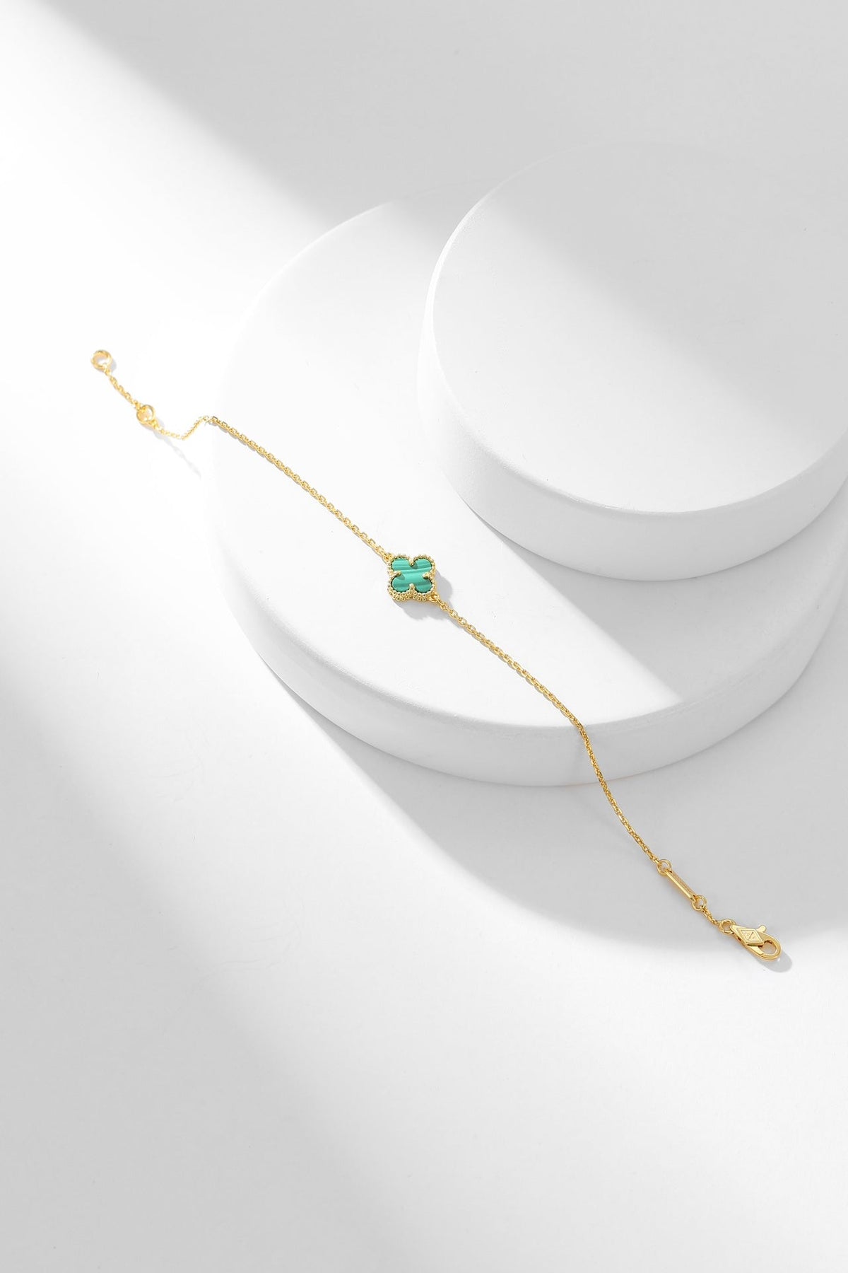 {
  "Resenly Jewelry": "Resenly Jewelry",
  "CLOVER BRACELET MALACHITE 1 MOTIF": "クローバーブレスレット マラカイト 1モチーフ"
}