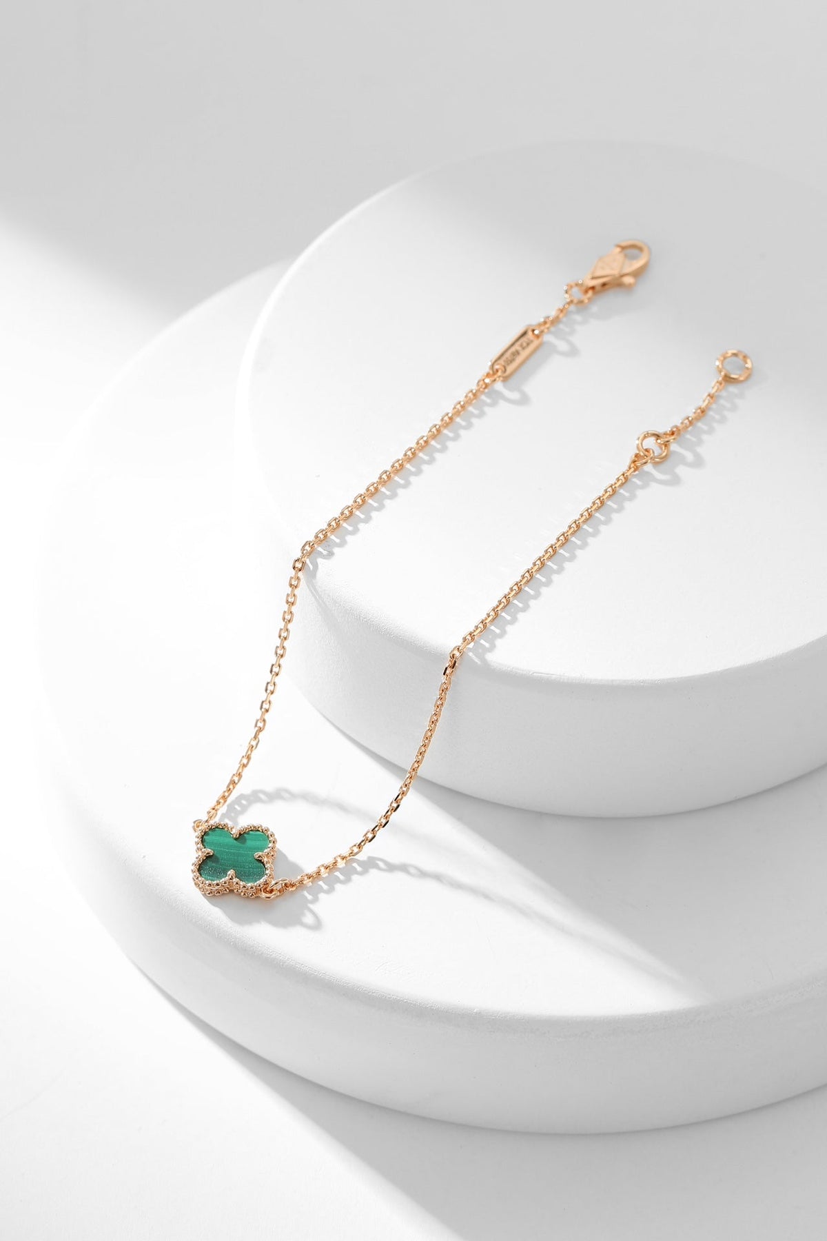 {
  "Resenly Jewelry": "Resenly Jewelry",
  "CLOVER BRACELET MALACHITE 1 MOTIF": "クローバーブレスレット マラカイト 1モチーフ"
}