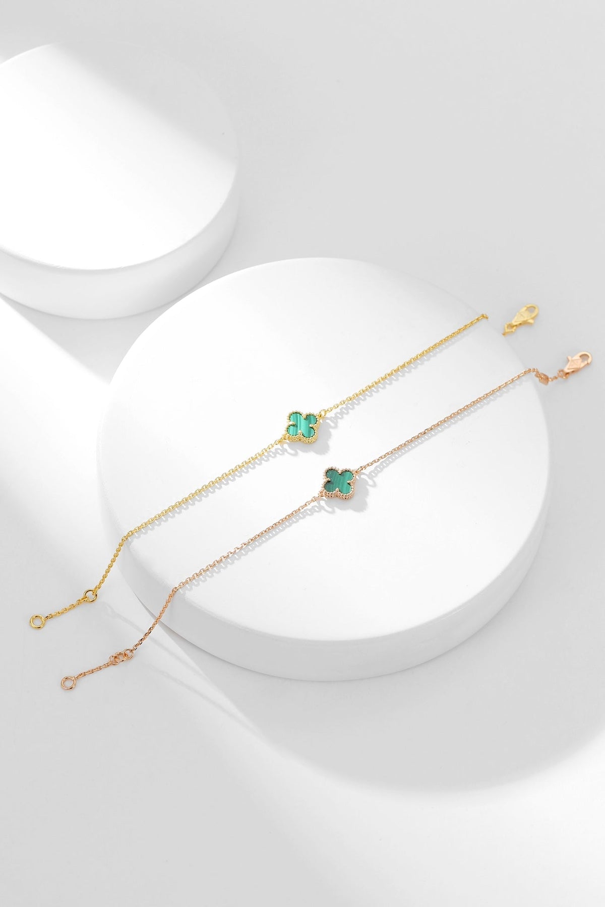 {
  "Resenly Jewelry": "Resenly Jewelry",
  "CLOVER BRACELET MALACHITE 1 MOTIF": "クローバーブレスレット マラカイト 1モチーフ"
}