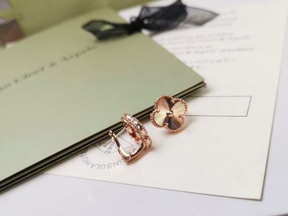 [Resenly Jewelry]CLOVER MEDIUM STUD EARRINGS