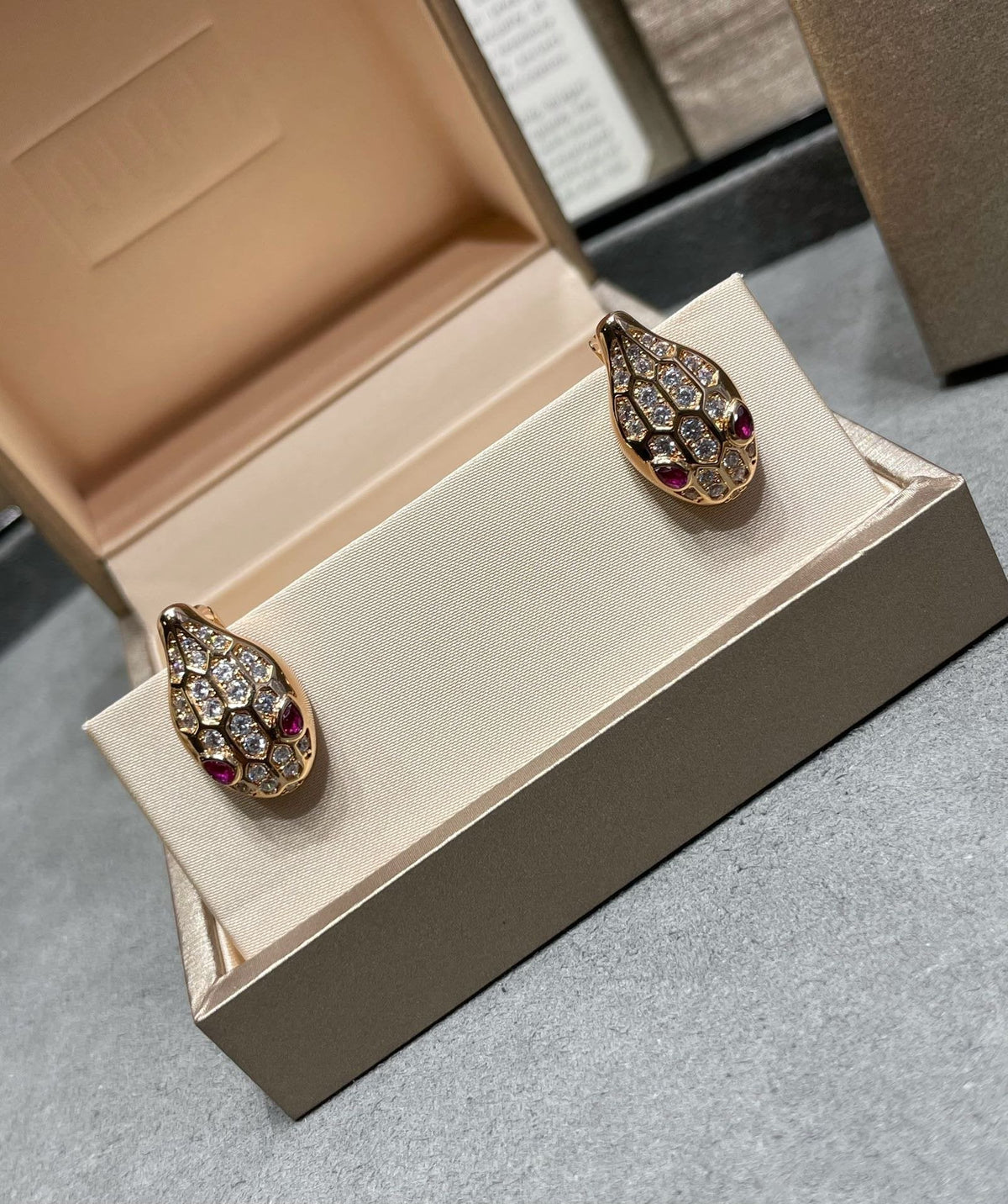[Resenly Jewelry]サーペント ダイヤモンド スタッドピアス