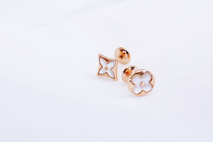 {
  "Resenly Jewelry": "Resenly Jewelry",
  "STAR AND SUN PINK GOLD MOP STUD EARRINGS": "スター＆サン ピンクゴールド MOP スタッドピアス"
}
