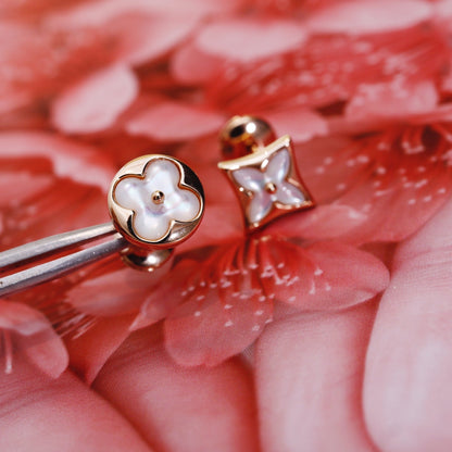 {
  "Resenly Jewelry": "Resenly Jewelry",
  "STAR AND SUN PINK GOLD MOP STUD EARRINGS": "スター＆サン ピンクゴールド MOP スタッドピアス"
}