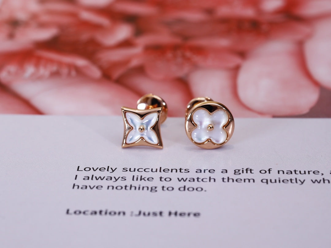 {
  "Resenly Jewelry": "Resenly Jewelry",
  "STAR AND SUN PINK GOLD MOP STUD EARRINGS": "スター＆サン ピンクゴールド MOP スタッドピアス"
}