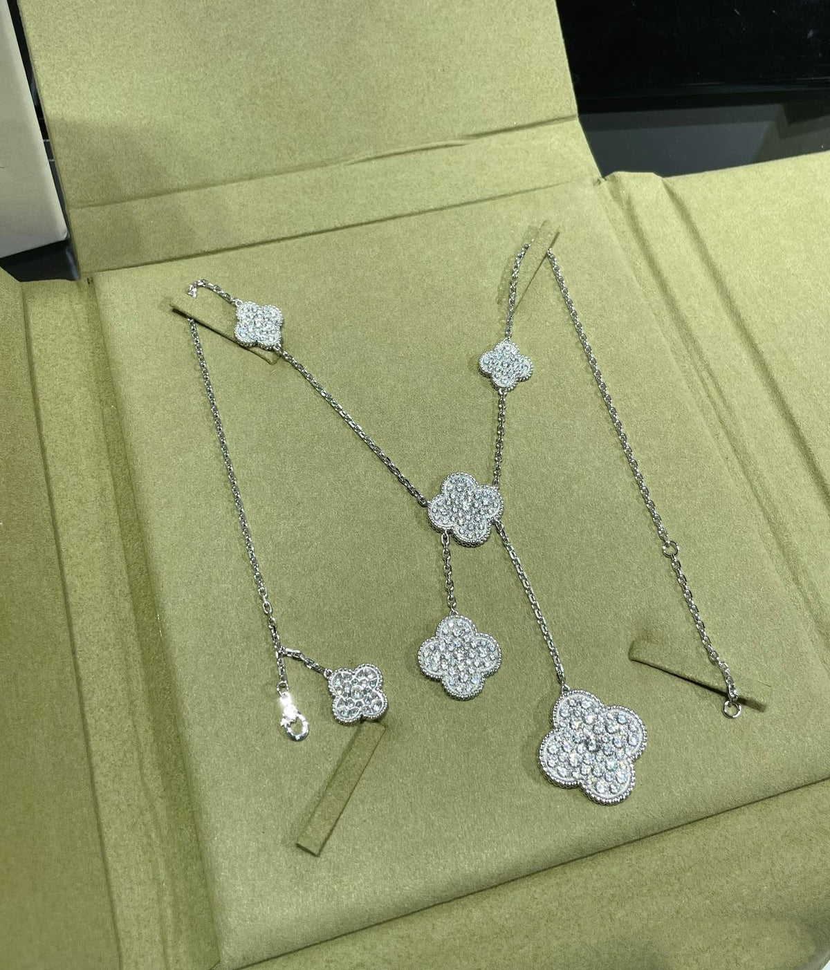 [Resenly Jewelry]CLOVER 6 MOTIF DIAMOND PAVED NECKLACE