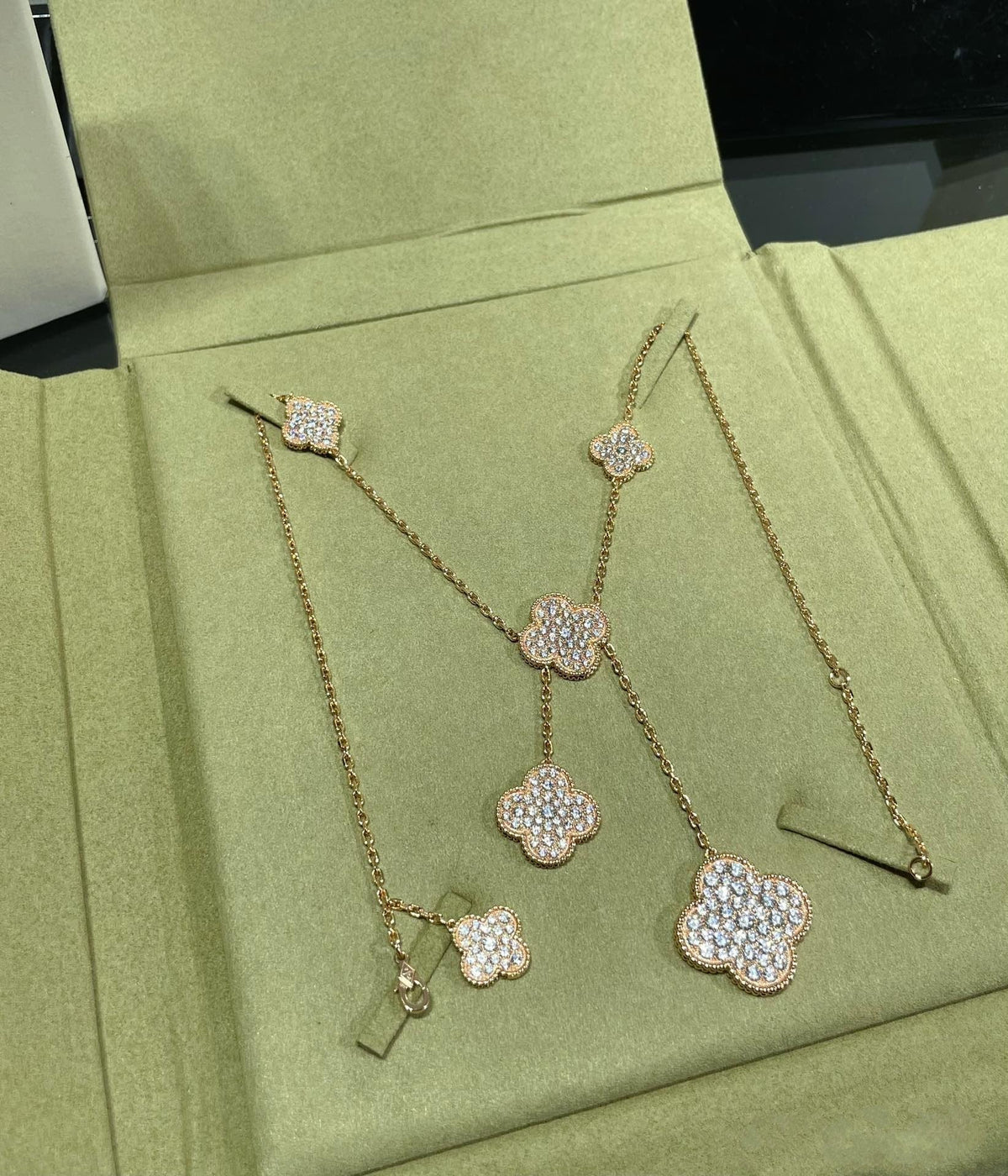 [Resenly Jewelry]CLOVER 6 MOTIF DIAMOND PAVED NECKLACE