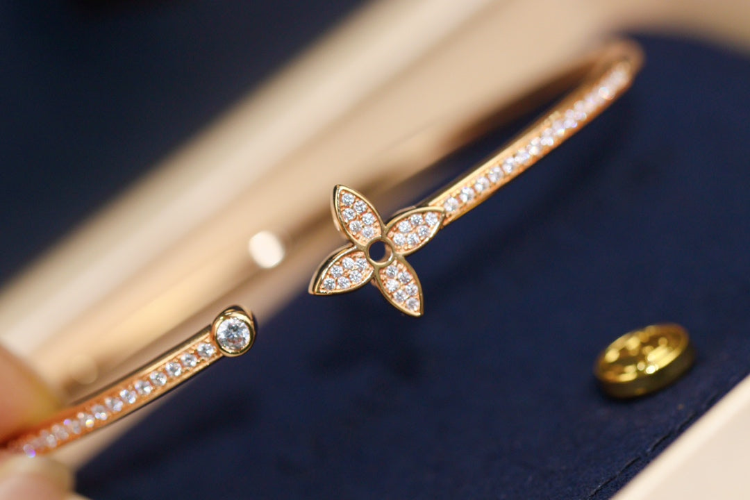 {
  "[Resenly Jewelry]IDYLLE PINK GOLD OPEN BRACELET DIAMOND PAVED": "[レゼンリー・ジュエリー] IDYLLE ピンクゴールド オープンブレスレット ダイヤモンドパヴェ"
}