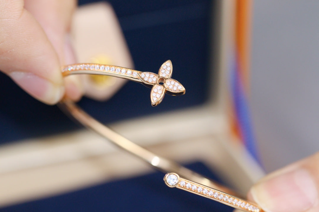 {
  "[Resenly Jewelry]IDYLLE PINK GOLD OPEN BRACELET DIAMOND PAVED": "[レゼンリー・ジュエリー] IDYLLE ピンクゴールド オープンブレスレット ダイヤモンドパヴェ"
}