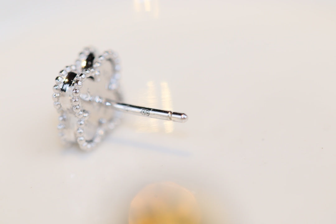 [Resenly Jewelry] クローバー ミニ ターコイズ シルバー スタッドピアス