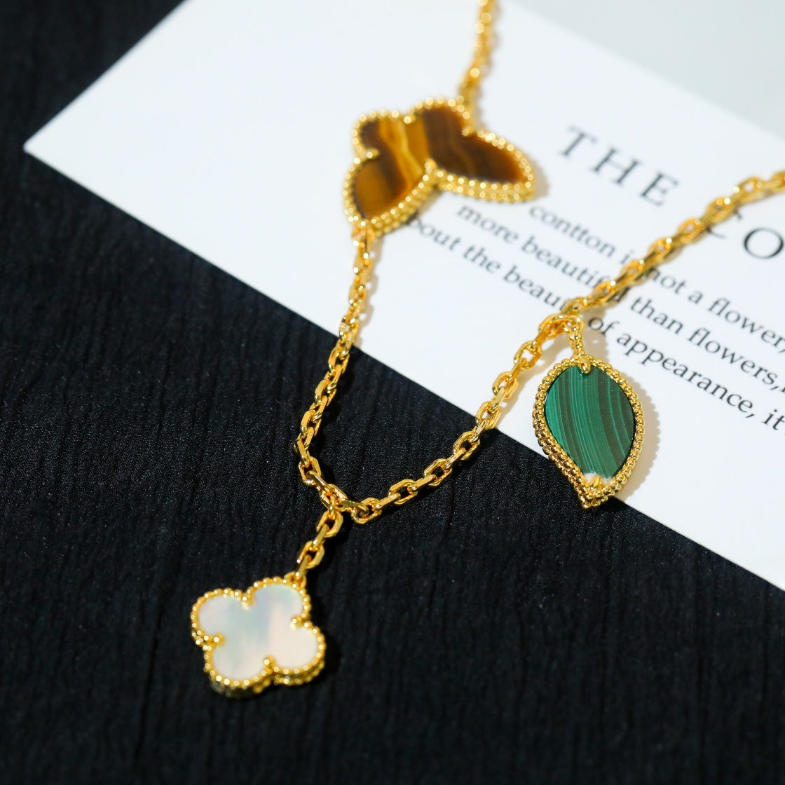 {
  "Resenly Jewelry": "レゼンリー・ジュエリー",
  "LUCKY SPRING 5 MOTIF GOLD BRACELET": "ラッキースプリング 5モチーフ ゴールドブレスレット"
}