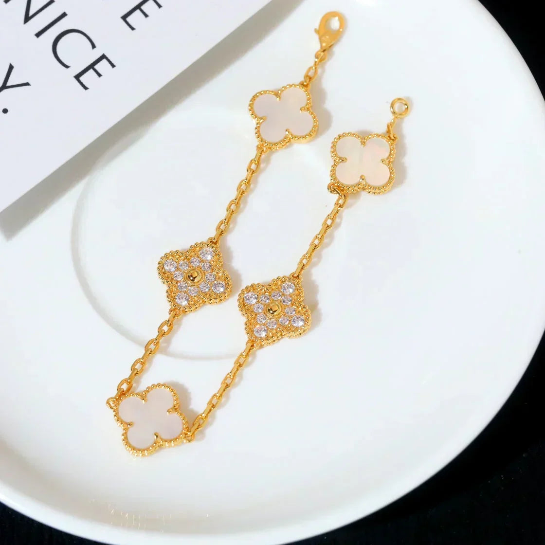 [Resenly Jewelry]CLOVER WHITE PEARL MOP 5 MOTIF BRACELET COLLECTION