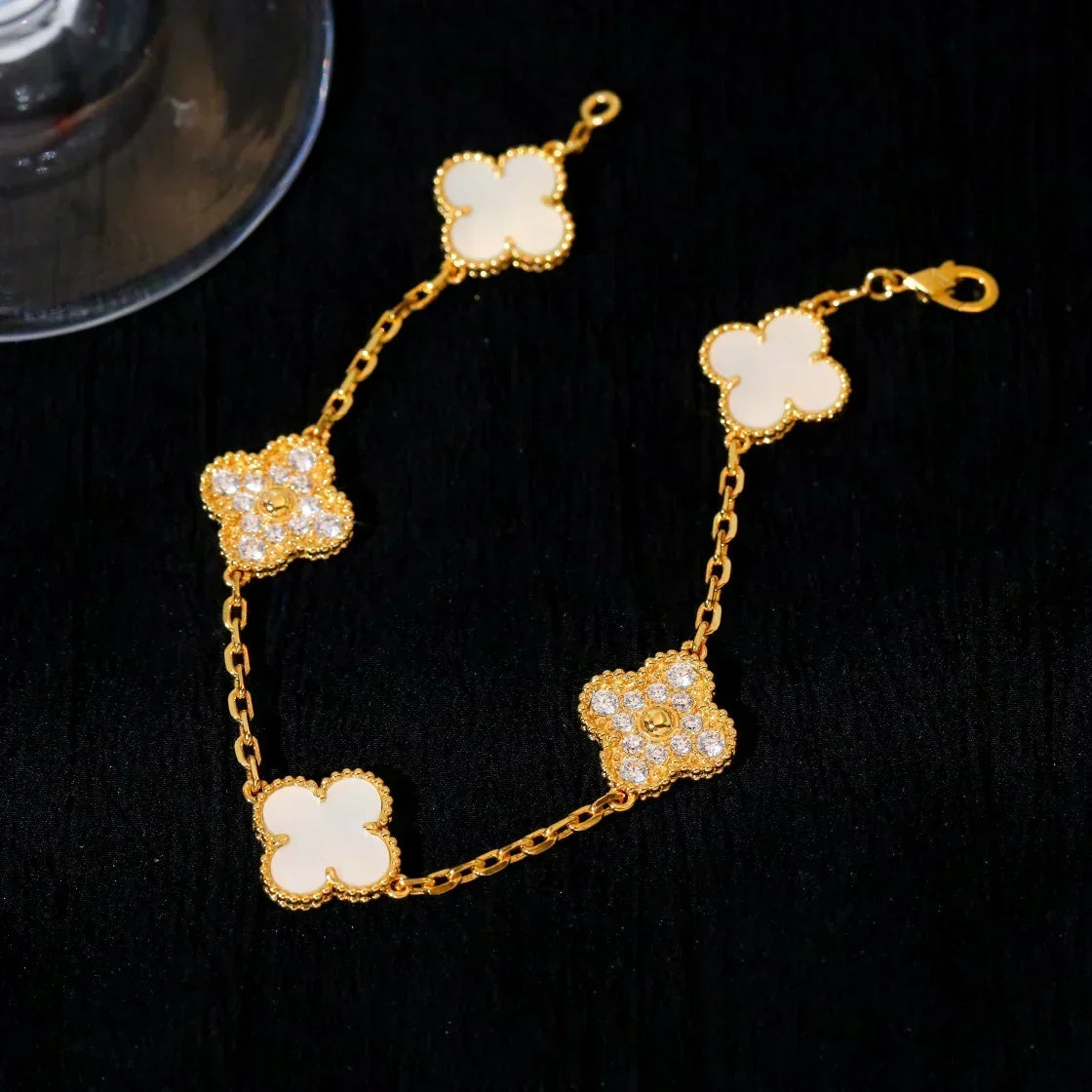 [Resenly Jewelry]CLOVER WHITE PEARL MOP 5 MOTIF BRACELET COLLECTION