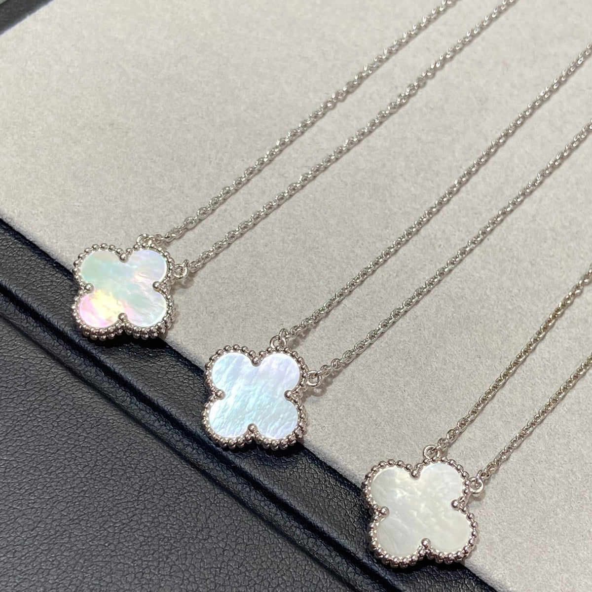 [Resenly Jewelry]CLOVER MEDIUM SILVER WHITE MOP NECKLACE