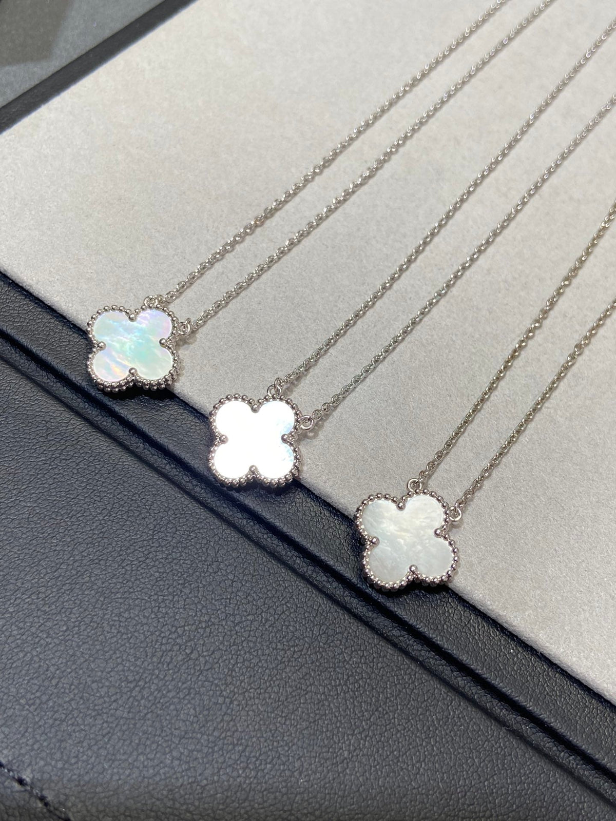 [Resenly Jewelry]CLOVER MEDIUM SILVER WHITE MOP NECKLACE