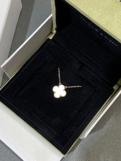 [Resenly Jewelry]CLOVER MEDIUM SILVER WHITE MOP NECKLACE