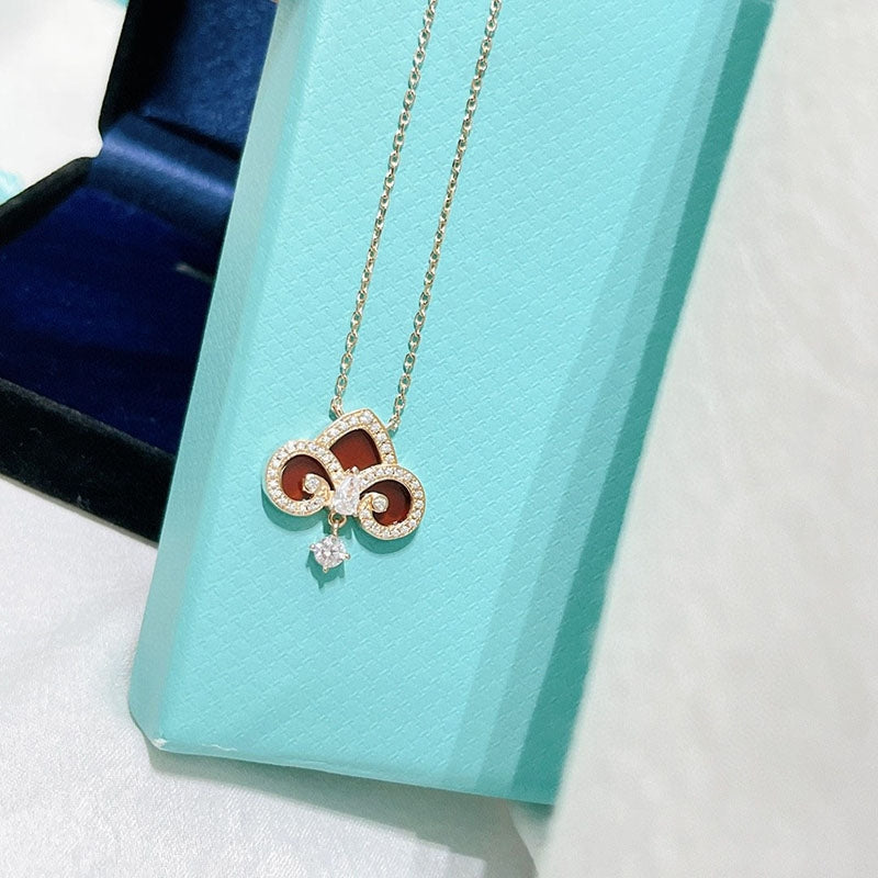 {
  "Resenly Jewelry": "レゼンリージュエリー",
  "FLEUR DE LIS PINK GOLD DIAMOND NECKLACE": "フルール・ド・リス ピンクゴールド ダイヤモンドネックレス"
}