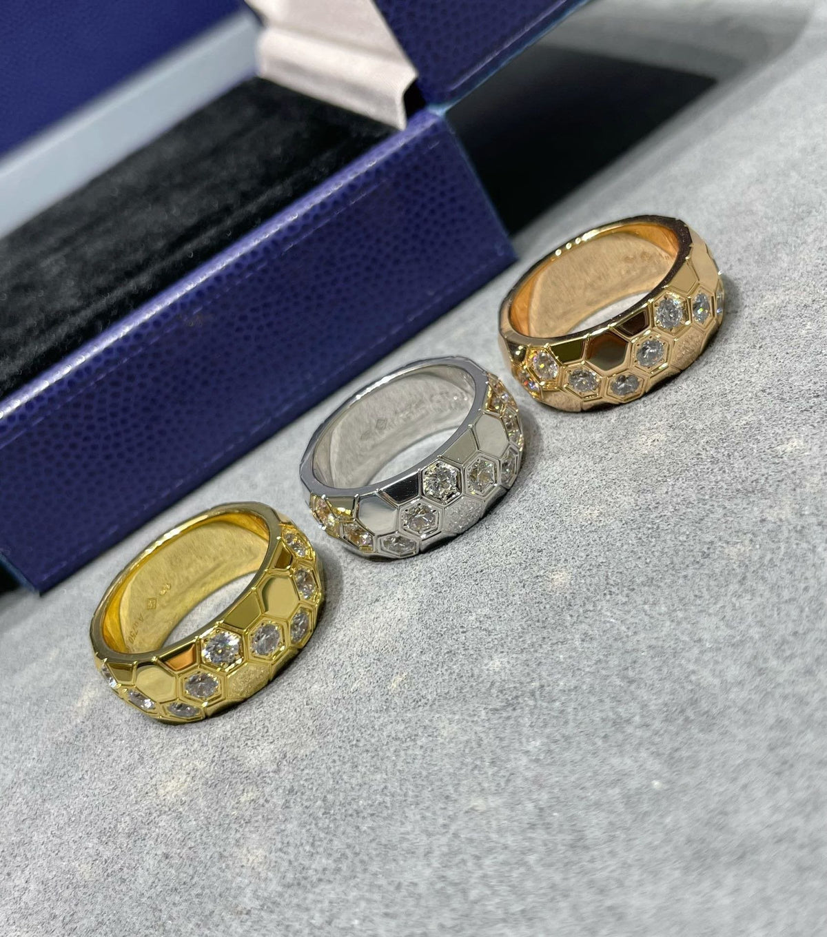 {
  "Resenly Jewelry": "Resenly Jewelry",
  "BEE LOVE DIAMOND LARGE RING": "BEE LOVE ダイヤモンド ラージリング"
}