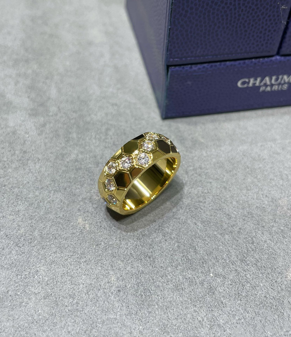 {
  "Resenly Jewelry": "Resenly Jewelry",
  "BEE LOVE DIAMOND LARGE RING": "BEE LOVE ダイヤモンド ラージリング"
}