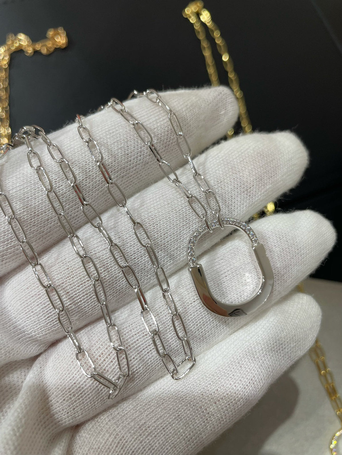 {
  "Resenly Jewelry": "Resenly Jewelry",
  "LOCK MEDIUM PENDANT DIAMOND NECKLACE": "ロック ミディアム ペンダント ダイヤモンド ネックレス"
}