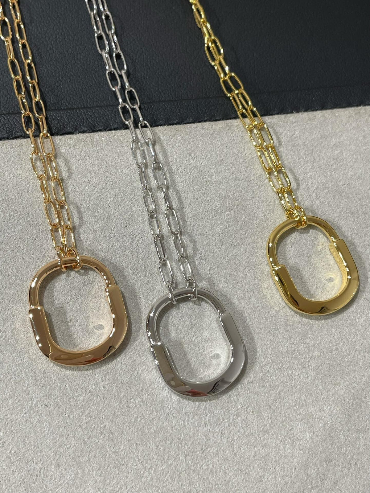 {
  "Resenly Jewelry": "Resenly Jewelry",
  "LOCK MEDIUM PENDANT DIAMOND NECKLACE": "ロック ミディアム ペンダント ダイヤモンド ネックレス"
}