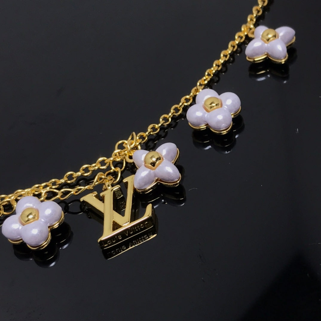{
"Resenly Jewelry": "Resenly Jewelry",
"LOGO 6 MOTIF STAR AND SUN GOLD BRACELET": "ロゴ 6モチーフ スター＆サン ゴールドブレスレット"
}