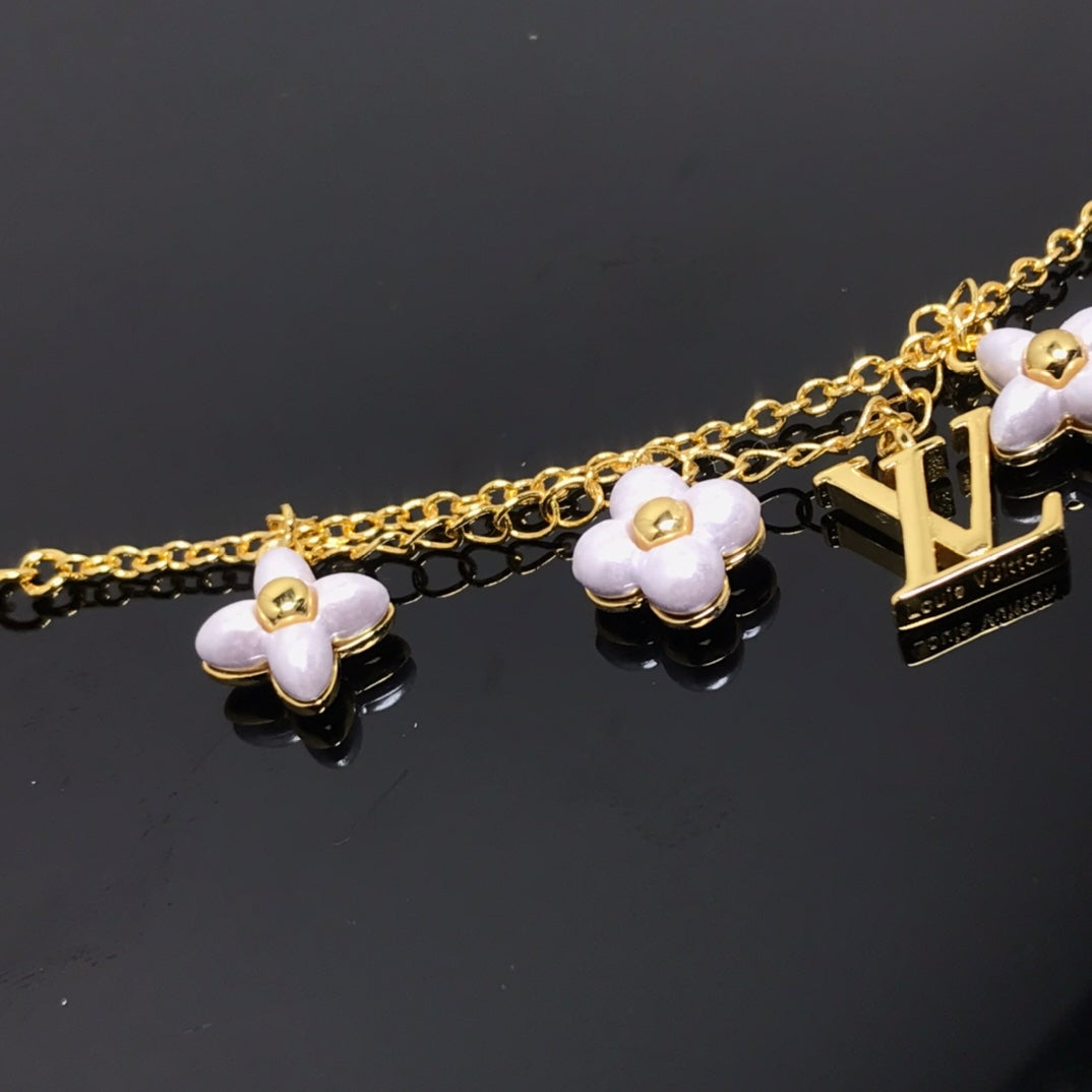 {
"Resenly Jewelry": "Resenly Jewelry",
"LOGO 6 MOTIF STAR AND SUN GOLD BRACELET": "ロゴ 6モチーフ スター＆サン ゴールドブレスレット"
}