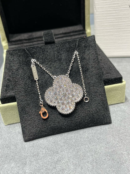 {
  "Resenly Jewelry": "Resenly Jewelry",
  "CLOVER 25MM LARGE PENDANT DIAMOND PAVED SILVER NECKLACE": "クローバー 25MM ラージペンダント ダイヤモンドパヴェ シルバーネックレス"
}
