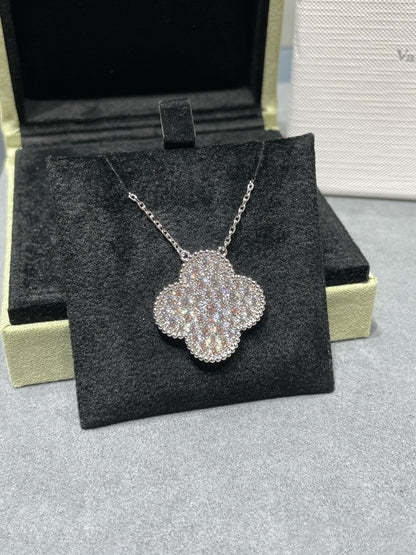 {
  "Resenly Jewelry": "Resenly Jewelry",
  "CLOVER 25MM LARGE PENDANT DIAMOND PAVED SILVER NECKLACE": "クローバー 25MM ラージペンダント ダイヤモンドパヴェ シルバーネックレス"
}