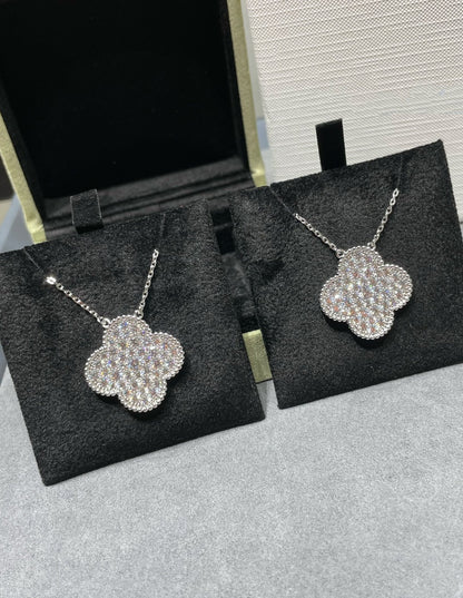 {
  "Resenly Jewelry": "Resenly Jewelry",
  "CLOVER 25MM LARGE PENDANT DIAMOND PAVED SILVER NECKLACE": "クローバー 25MM ラージペンダント ダイヤモンドパヴェ シルバーネックレス"
}