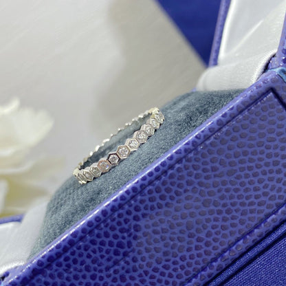 {
  "Resenly Jewelry": "Resenly Jewelry",
  "BEE LOVE DIAMOND PAVED SMALL RING": "BEE LOVE ダイヤモンド パヴェ スモールリング"
}