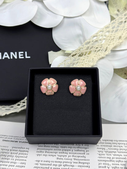 [Resenly Jewelry]26C ピンクカメリア パールエナメル スタッドピアス