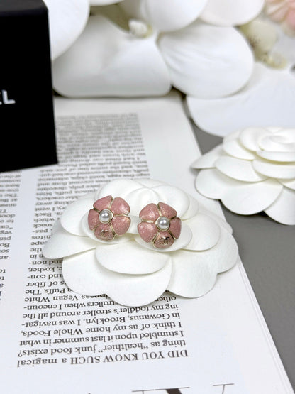[Resenly Jewelry]26C ピンクカメリア パールエナメル スタッドピアス