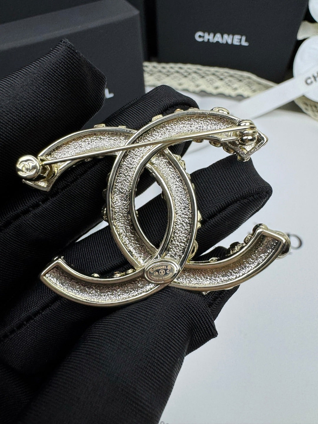 [Resenly Jewelry] 26C ピンク＆ホワイト エナメル アイスクリームコーン ダブルC ブローチ