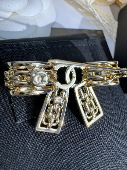 {
  "Resenly Jewelry": "Resenly Jewelry",
  "25K Hollow Bow Brooch": "25K 中空リボンブローチ"
}