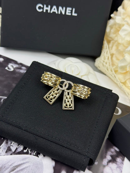 {
  "Resenly Jewelry": "Resenly Jewelry",
  "25K Hollow Bow Brooch": "25K 中空リボンブローチ"
}