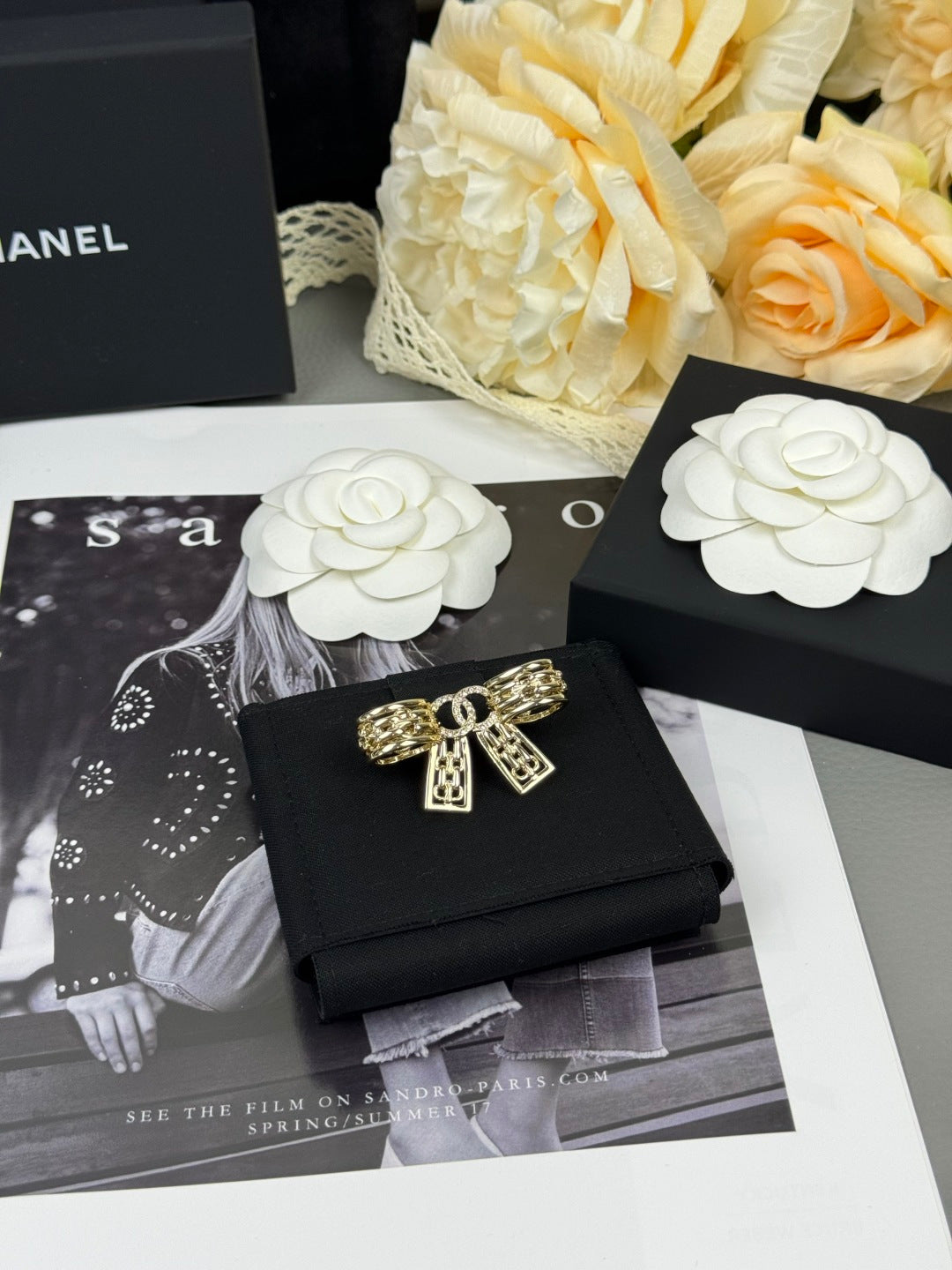 {
  "Resenly Jewelry": "Resenly Jewelry",
  "25K Hollow Bow Brooch": "25K 中空リボンブローチ"
}