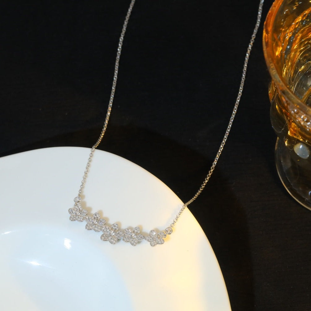{
  "Resenly Jewelry": "Resenly Jewelry",
  "wild flower diamond line pendant": "ワイルドフラワー ダイヤモンドライン ペンダント"
}