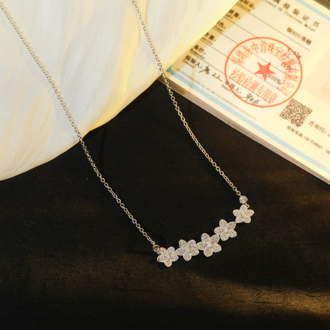 {
  "Resenly Jewelry": "Resenly Jewelry",
  "wild flower diamond line pendant": "ワイルドフラワー ダイヤモンドライン ペンダント"
}