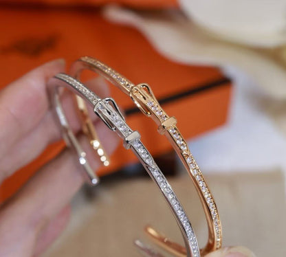 {
"Resenly Jewelry": "Resenly Jewelry",
"DIAMOND-ENCRUSTED BRACELET THREE COLORS": "ダイヤモンドブレスレット 3色展開"
}
