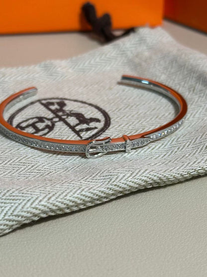 {
"Resenly Jewelry": "Resenly Jewelry",
"DIAMOND-ENCRUSTED BRACELET THREE COLORS": "ダイヤモンドブレスレット 3色展開"
}