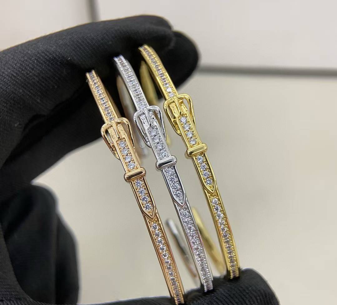 {
"Resenly Jewelry": "Resenly Jewelry",
"DIAMOND-ENCRUSTED BRACELET THREE COLORS": "ダイヤモンドブレスレット 3色展開"
}