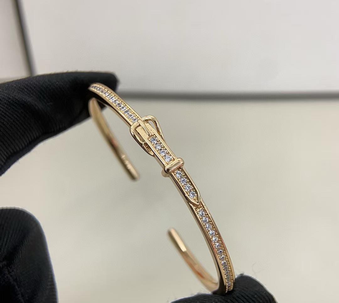 {
"Resenly Jewelry": "Resenly Jewelry",
"DIAMOND-ENCRUSTED BRACELET THREE COLORS": "ダイヤモンドブレスレット 3色展開"
}
