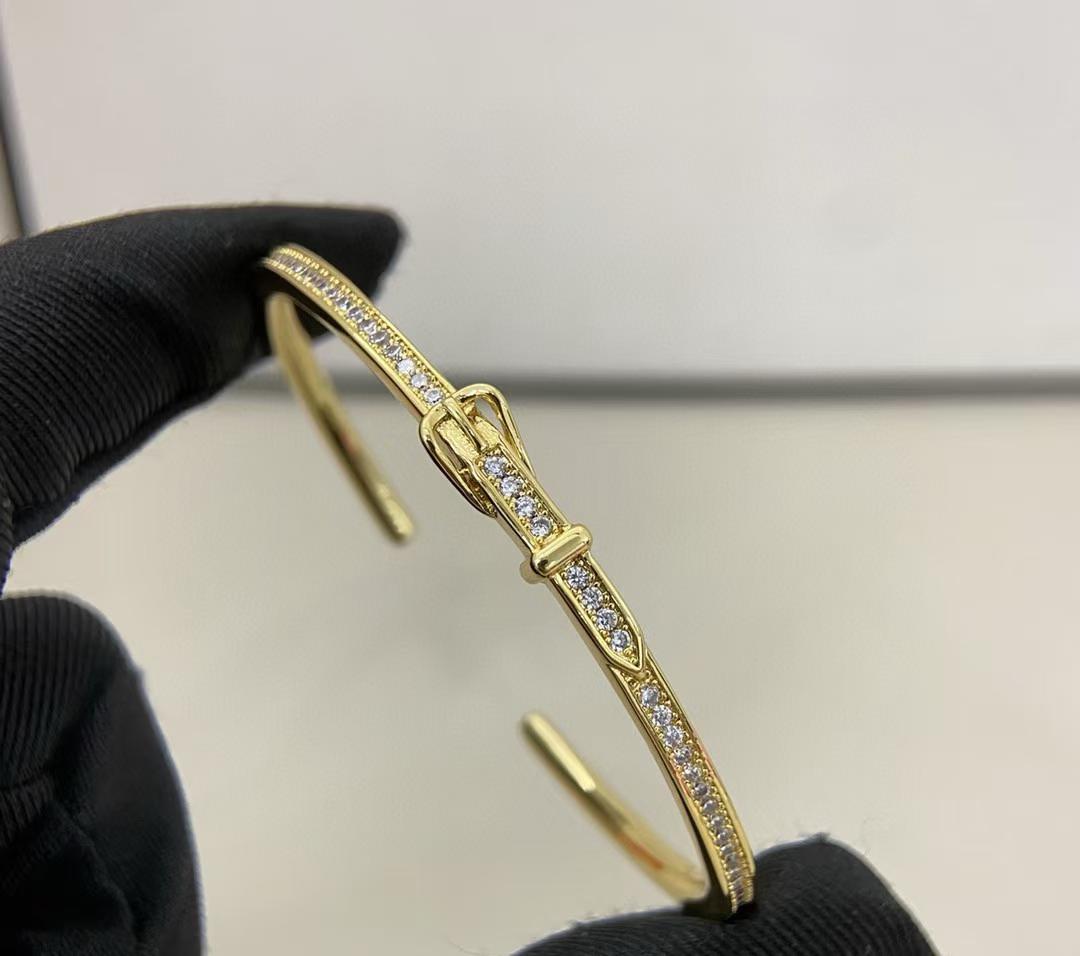 {
"Resenly Jewelry": "Resenly Jewelry",
"DIAMOND-ENCRUSTED BRACELET THREE COLORS": "ダイヤモンドブレスレット 3色展開"
}