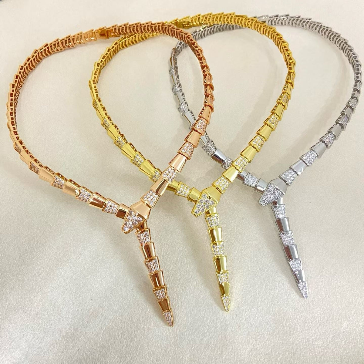 {
  "Resenly Jewelry": "Resenly Jewelry",
  "NEW WIDE BAND INLAID DIAMOND SNAKE NECKLACE": "新作 ワイドバンド ダイヤモンド インレイ スネークネックレス"
}