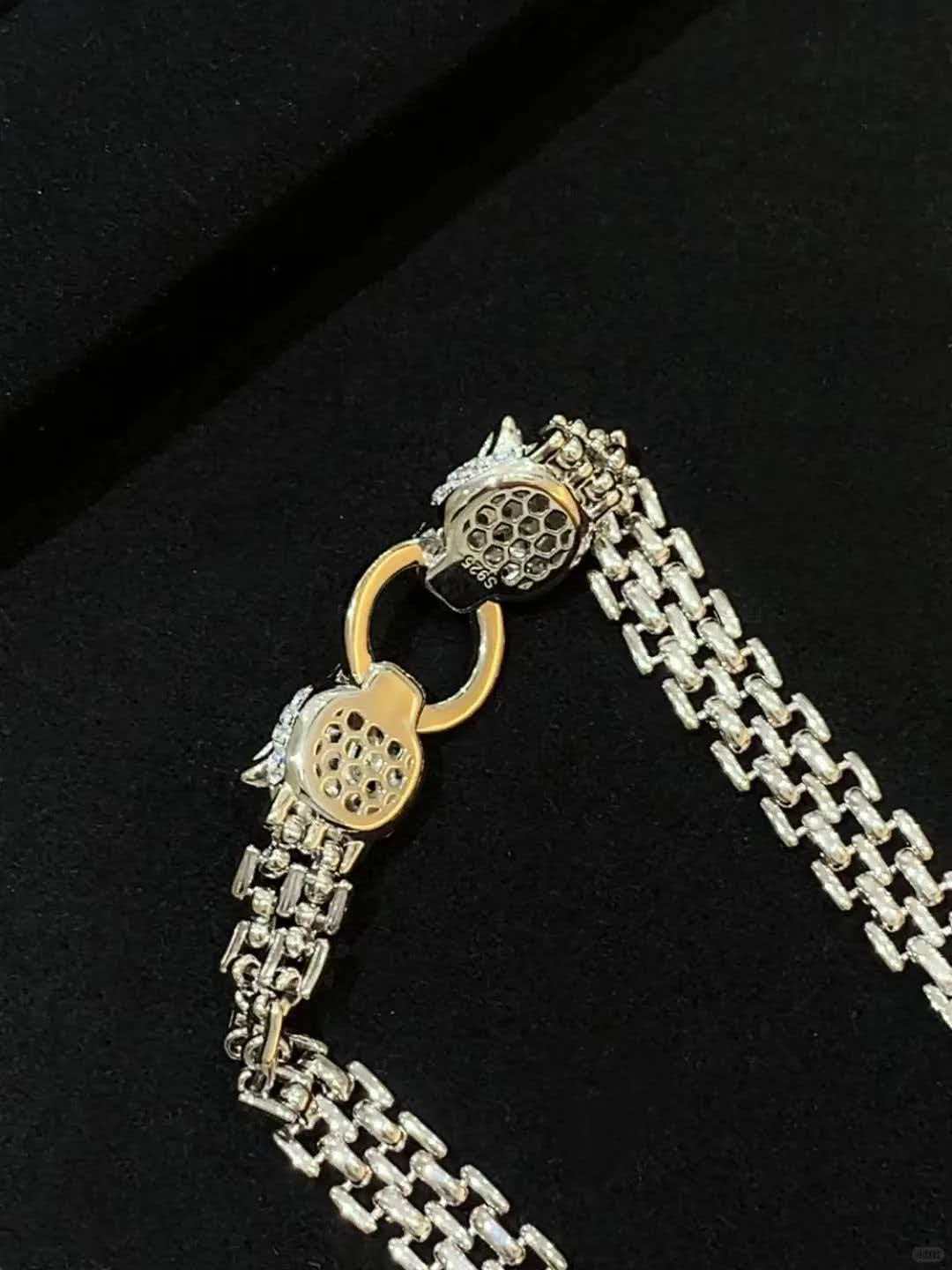 {
"[Resenly Jewelry] DOUBLE PANTHER BRACELET": "[Resenly Jewelry] ダブルパンサーブレスレット"
}