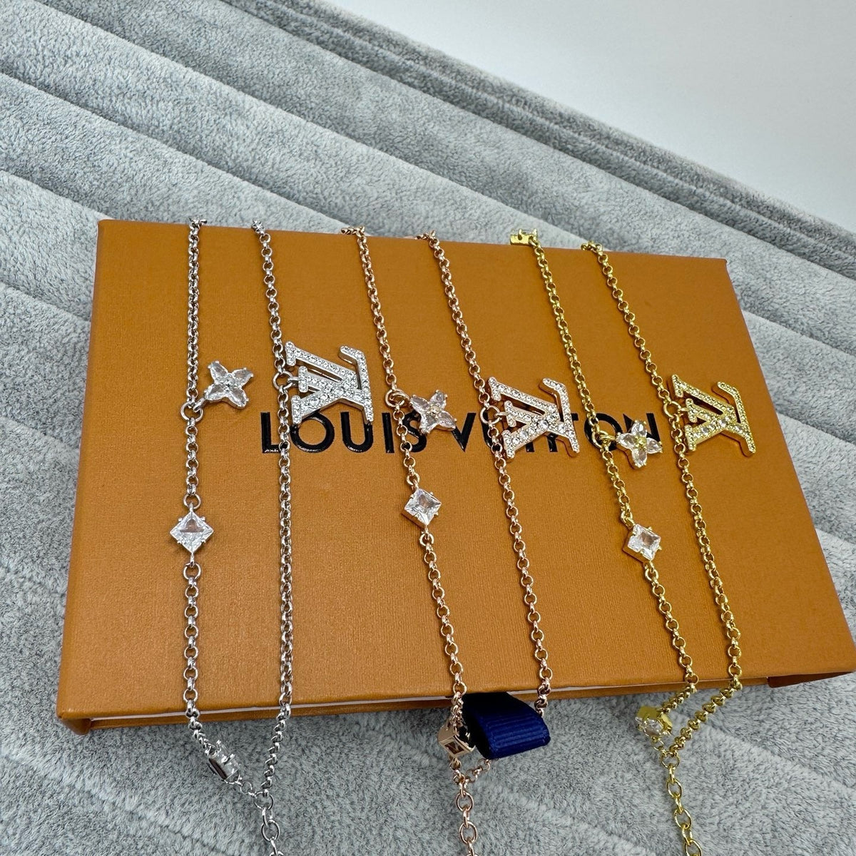 {
  "Resenly Jewelry": "Resenly Jewelry",
  "FULL DIAMOND LETTER NECKLACE": "フルダイヤモンド・レターネックレス"
}