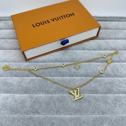 {
  "Resenly Jewelry": "Resenly Jewelry",
  "FULL DIAMOND LETTER NECKLACE": "フルダイヤモンド・レターネックレス"
}