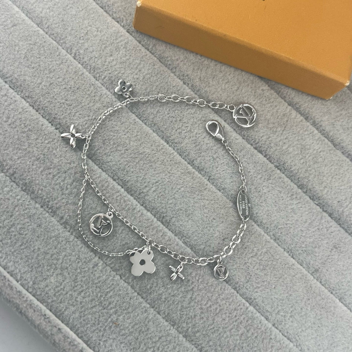 [Resenly Jewelry]SMOOTH MULTI FLOWER BRACELET
