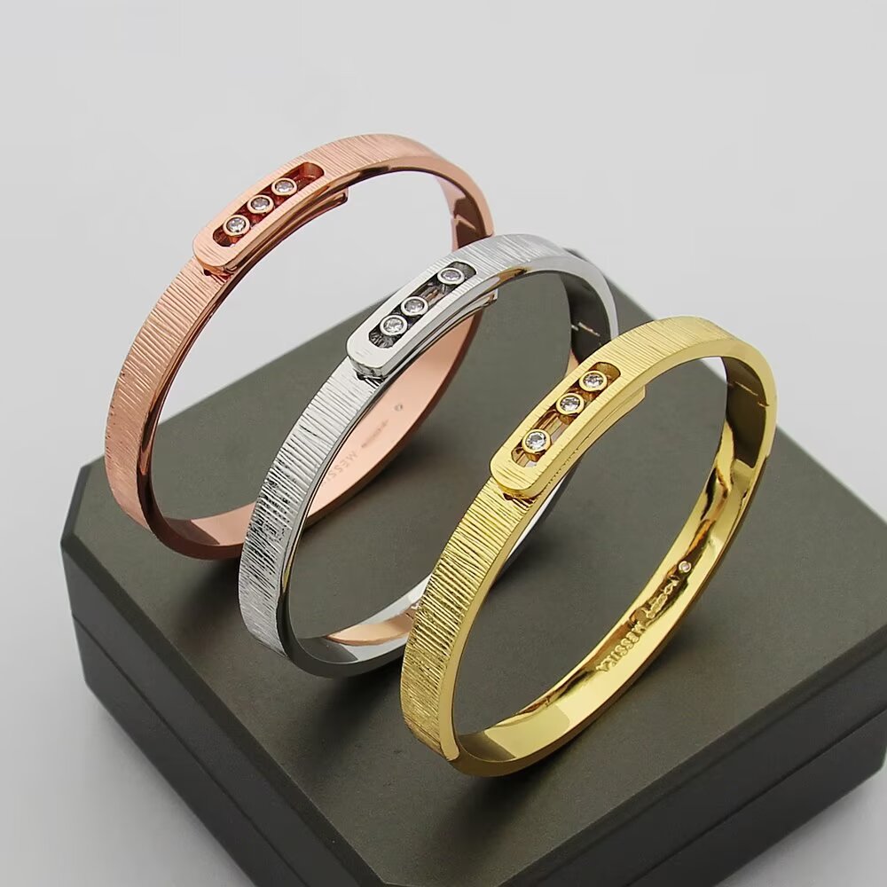 {
  "Resenly Jewelry": "レセンリー・ジュエリー",
  "Move Noa Ciselé bangle": "ムーヴ ノア シズレ バングル"
}